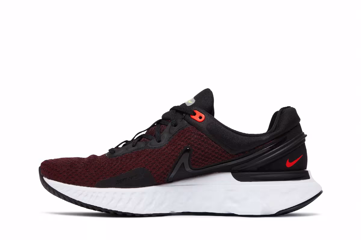 Nike React Miler 3 Black Siren Red, view 4