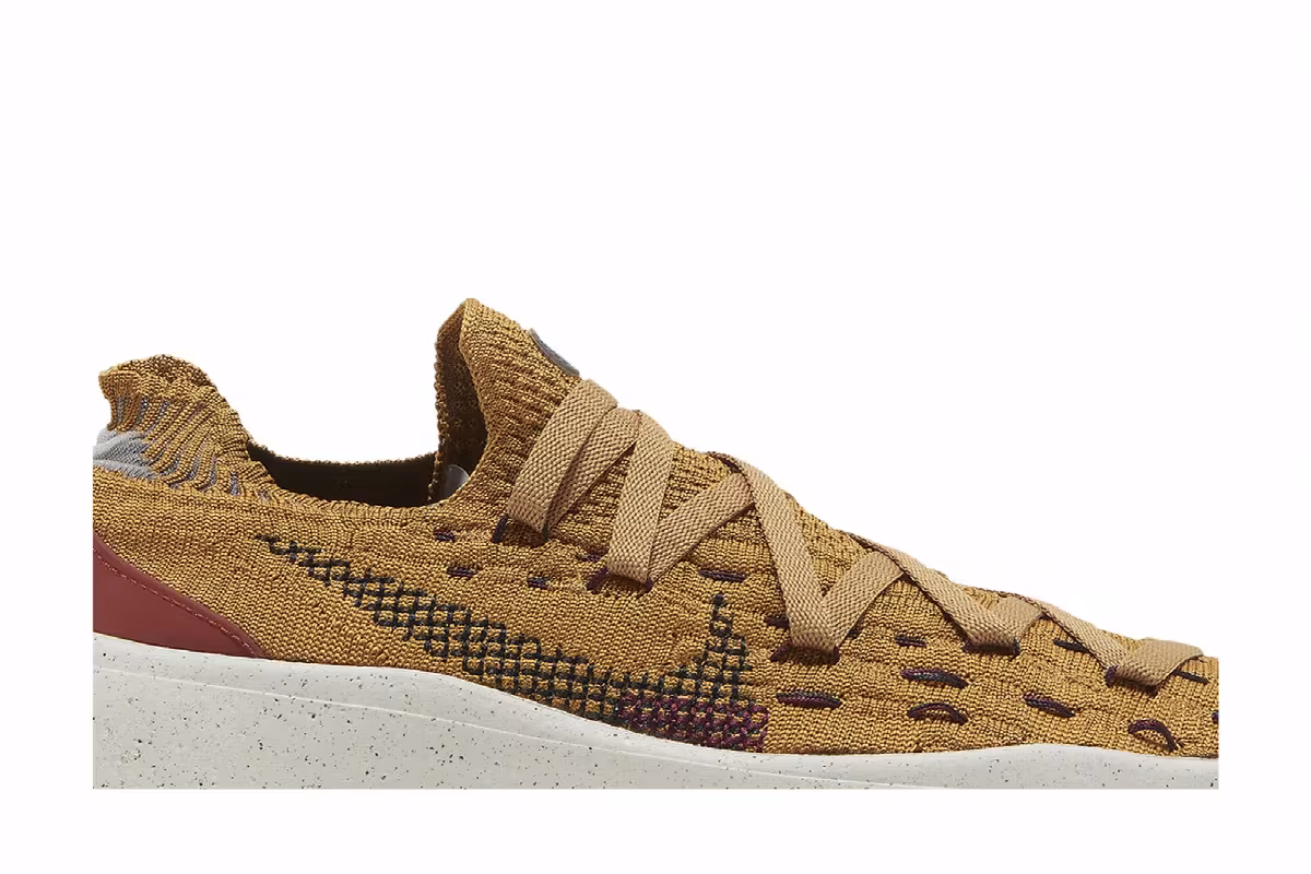 Nike Women's Space Hippie 04 Wheat Dark Beetroot, view 3
