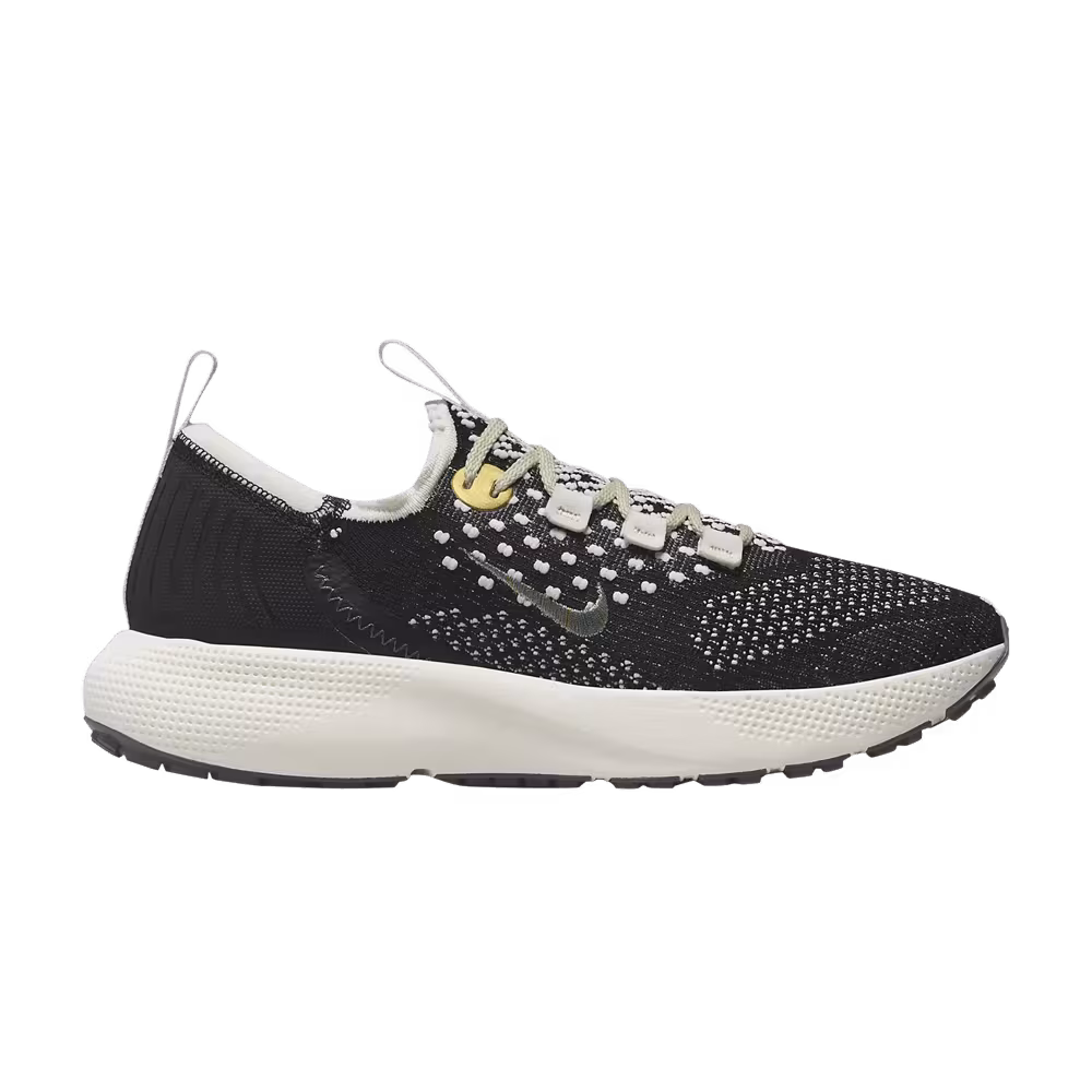 Nike Women's React Escape Run Flyknit Black Metallic Vivid Gold