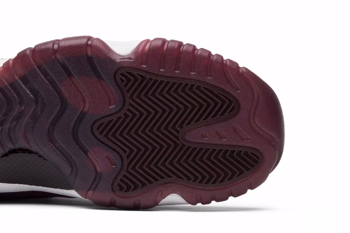 Air Jordan 11 GG Heiress Velvet, view 6