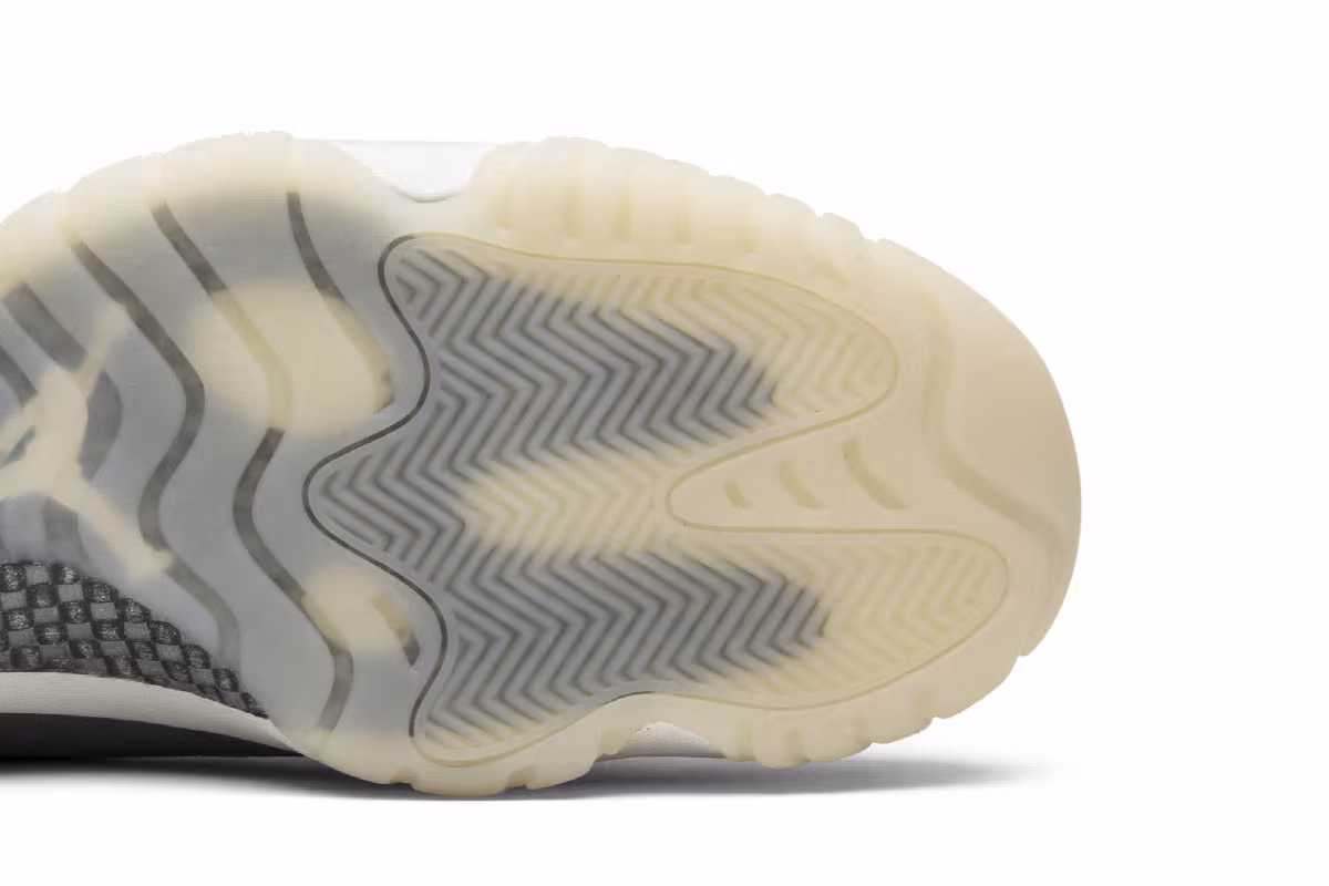 Air Jordan 11 Premium Grey Suede, view 6