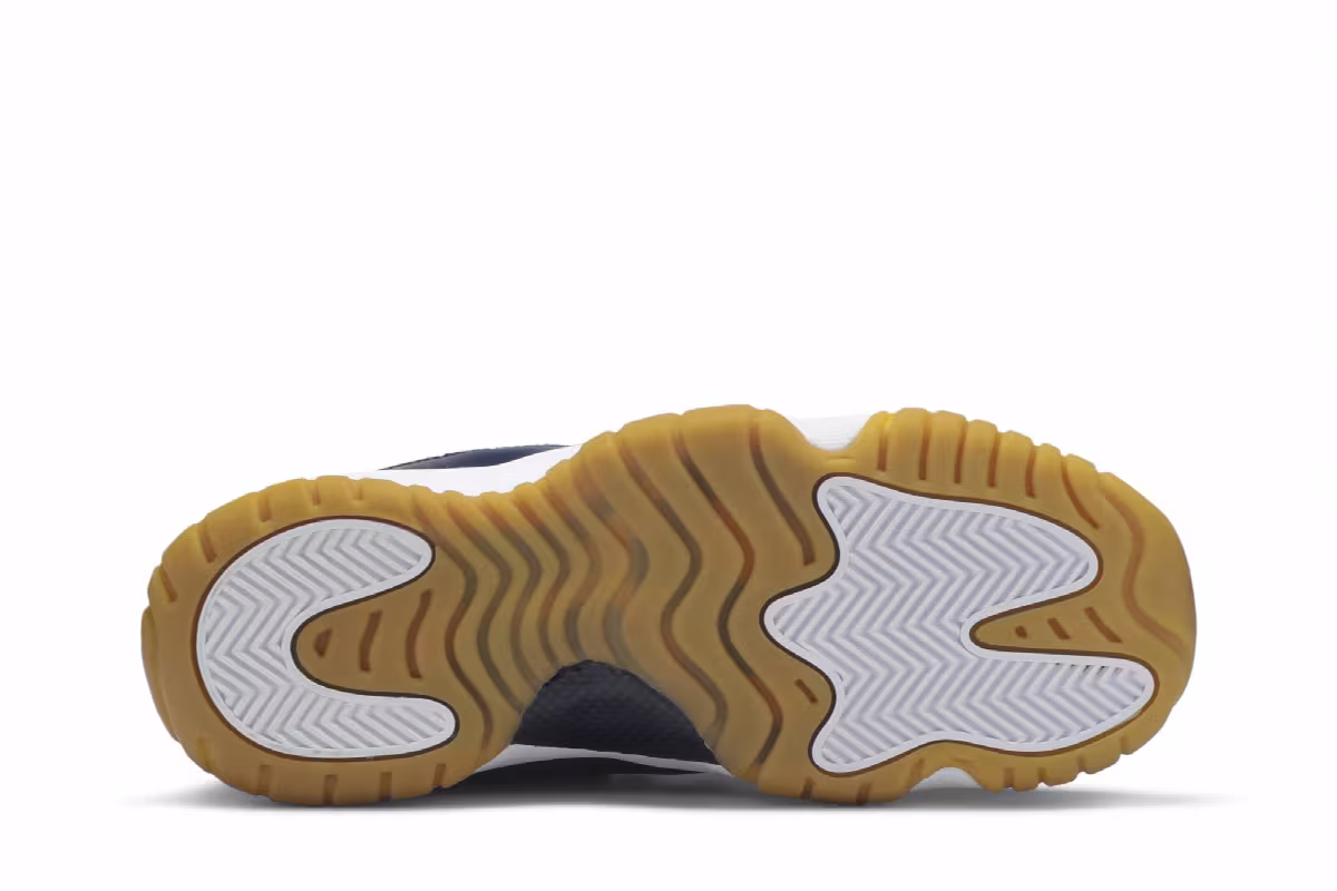 Air Jordan 11 Low GS Navy Gum, view 5