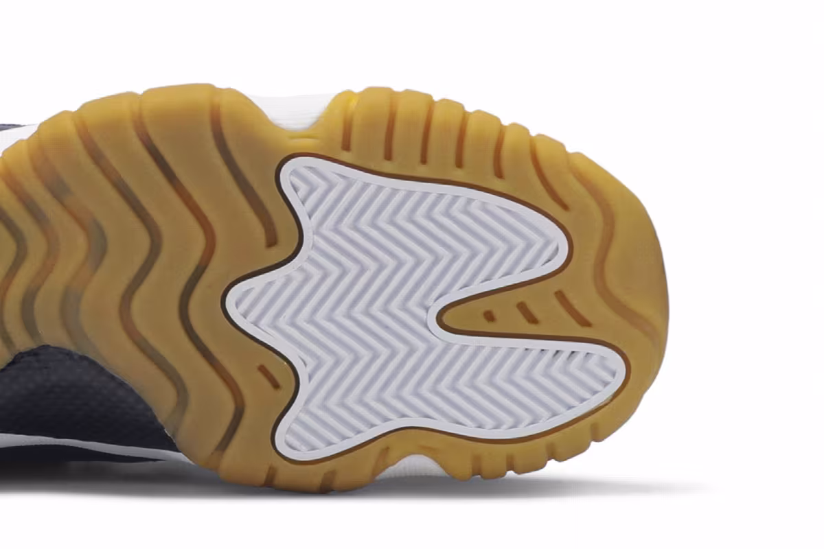 Air Jordan 11 Low GS Navy Gum, view 6