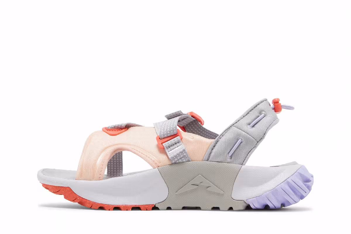 Nike Women's Oneonta Sandal Flat Silver Arctic Orange, view 4