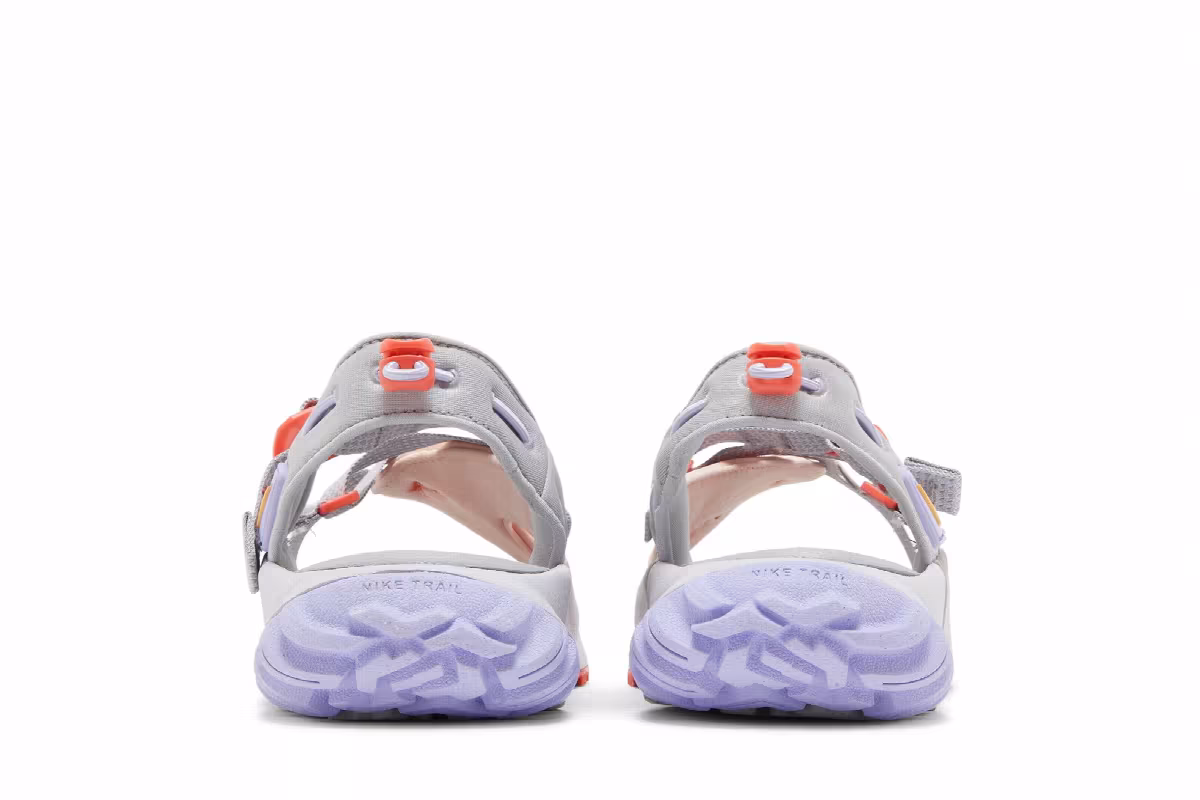 Nike Women's Oneonta Sandal Flat Silver Arctic Orange, view 7
