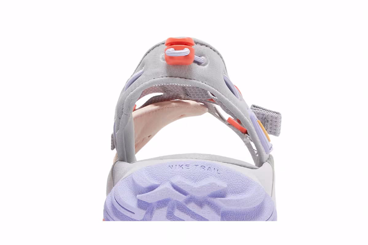 Nike Women's Oneonta Sandal Flat Silver Arctic Orange, view 8