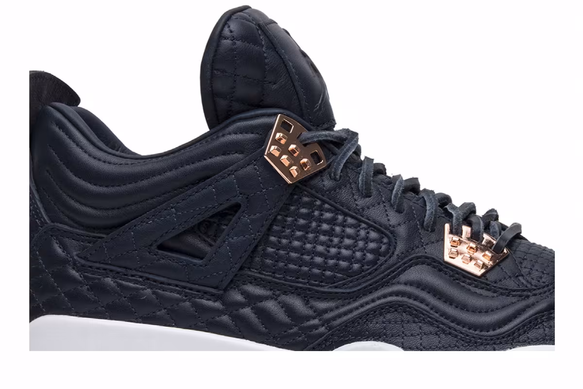 Air Jordan 4 Premium Obsidian, view 3