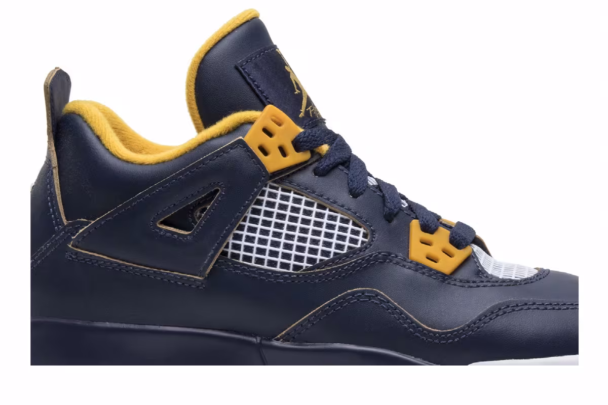 Air Jordan 4 GS Dunk From Above, view 3