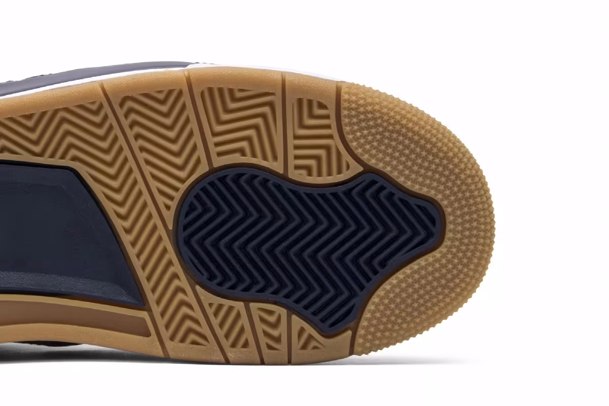 Air Jordan 4 GS Dunk From Above, view 6