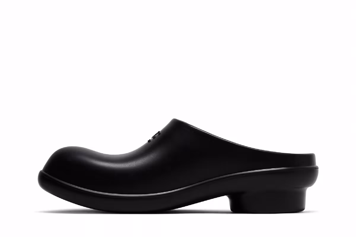 MM6 Maison Margiela Women's Anatomic Clog Slippers Black, view 4