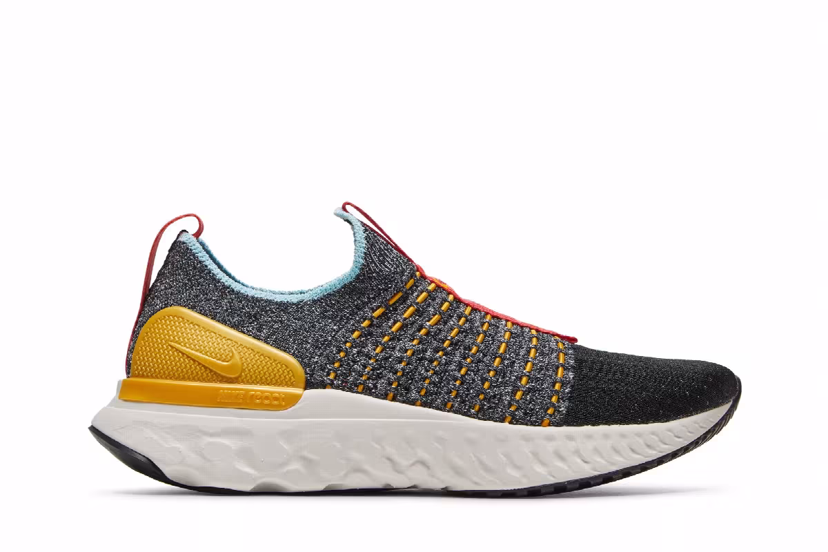 Nike Women's React Phantom Run Flyknit 2 Black Phantom, view 2