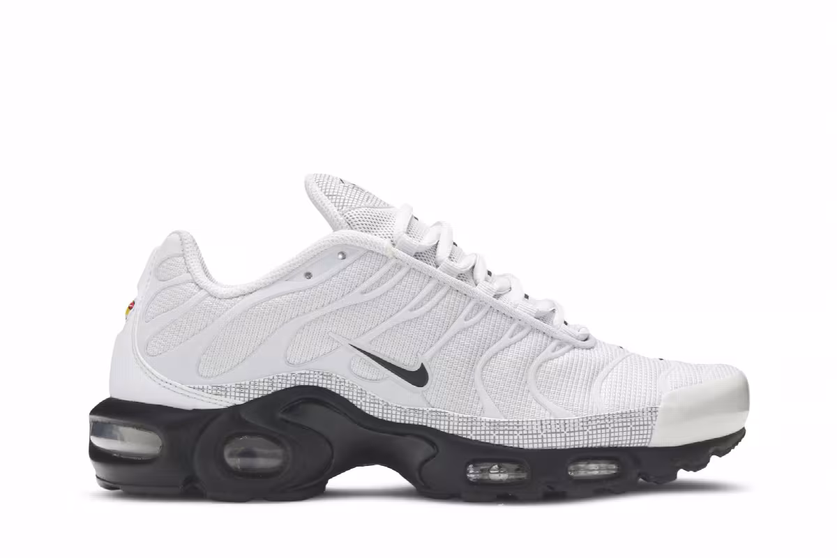 Nike Air Max Plus Platinum Black, view 2