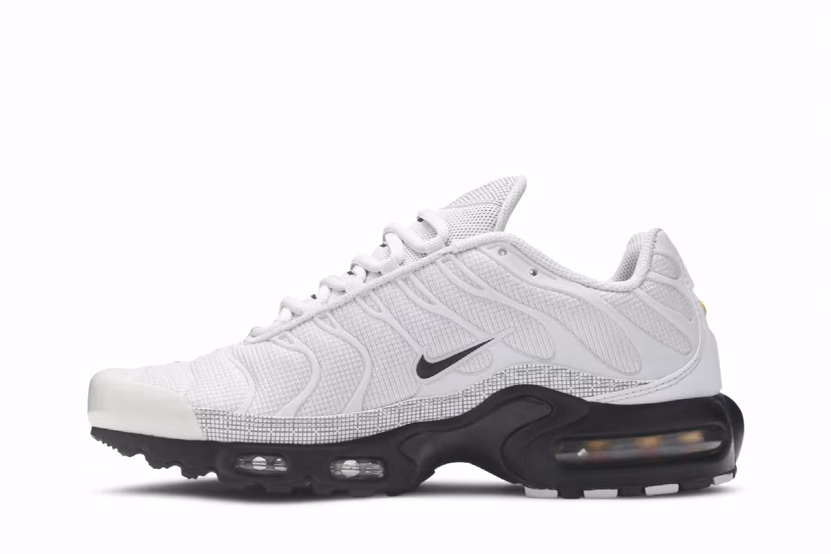 Nike Air Max Plus Platinum Black, view 4
