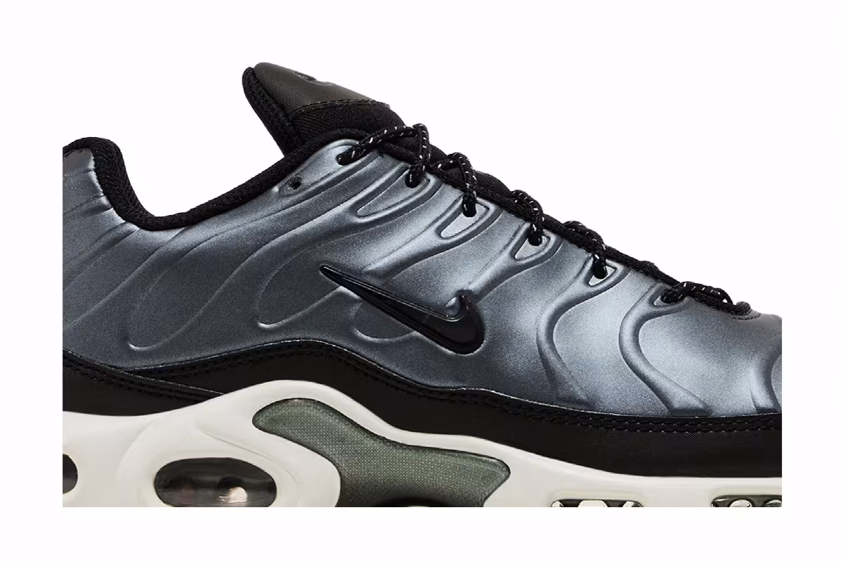 Nike Air Max Plus SE Metallic Blue Dusk Black, view 3