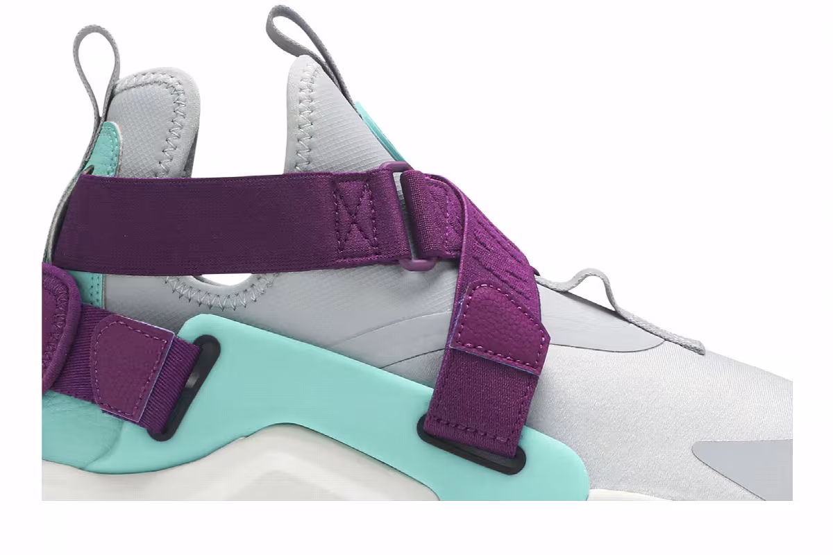 Nike Women's Air Huarache City Wolf Grey, view 3
