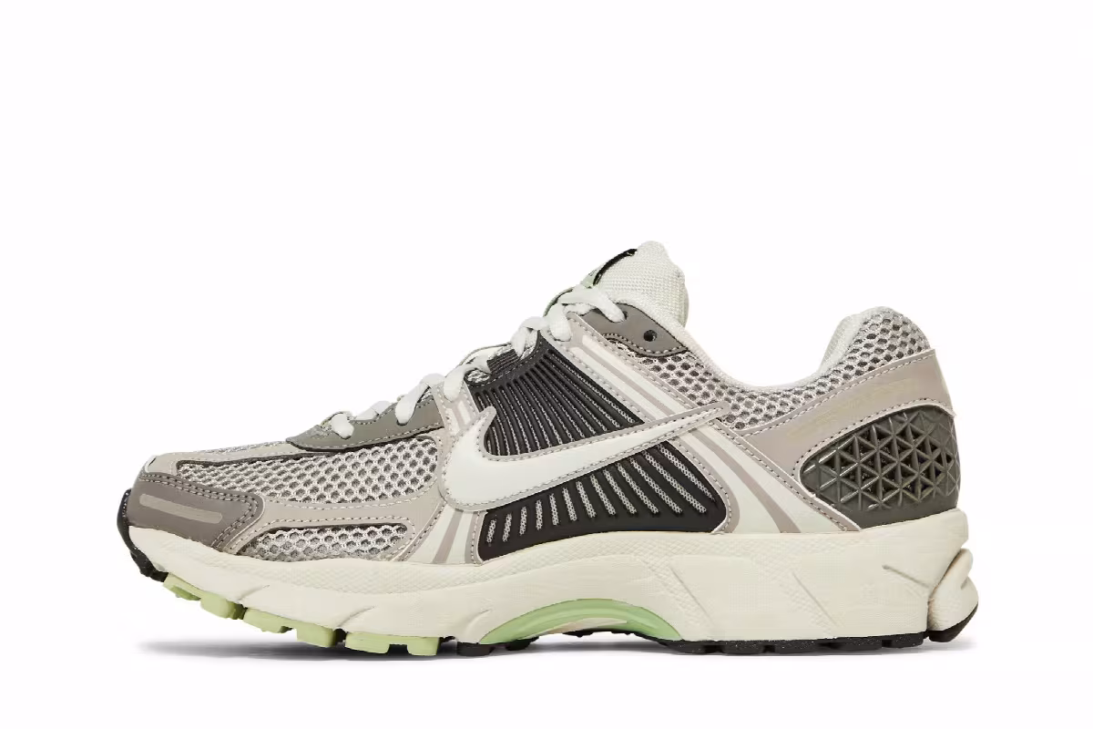 Nike Women's Air Zoom Vomero 5 Cobblestone, view 4