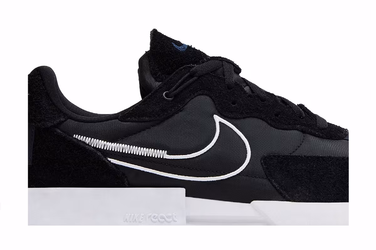 Nike Women's Fontanka Waffle Black White, view 3