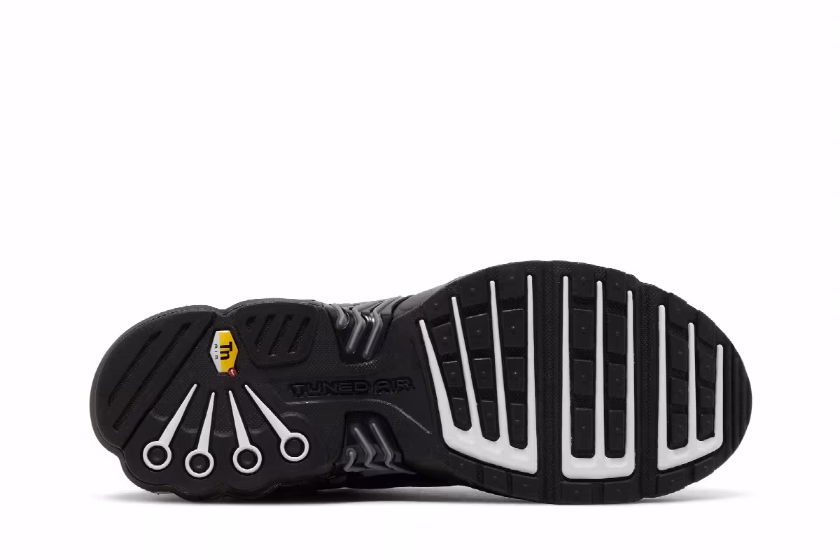 Nike Air Max Plus 3 Spray Paint Swoosh, view 5