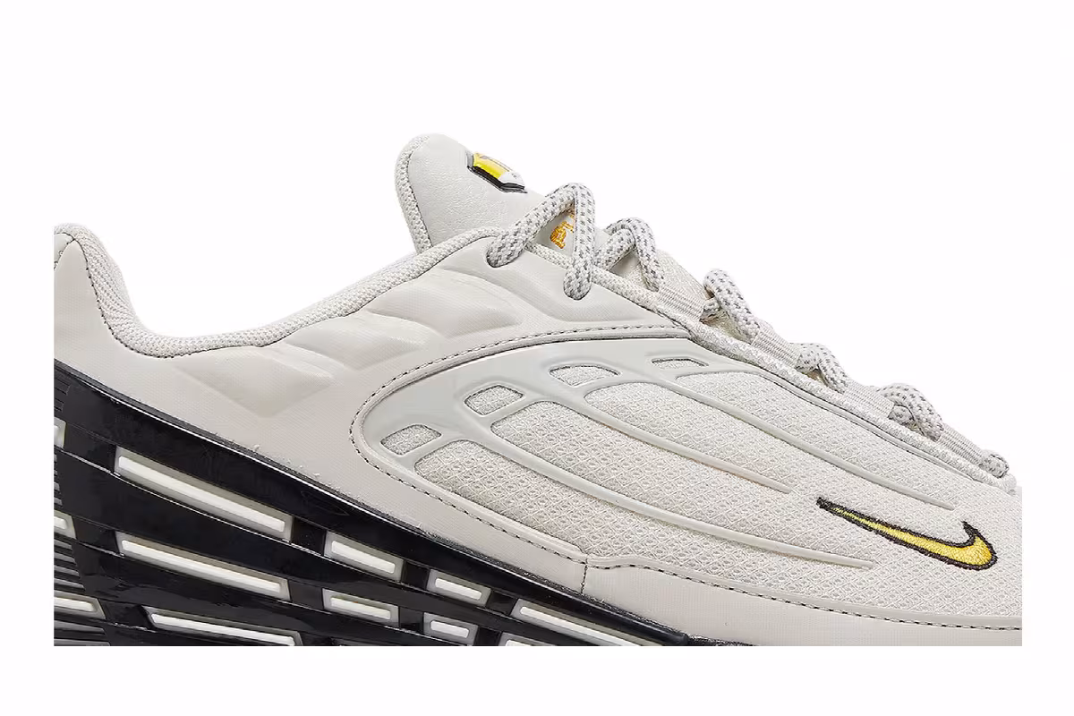 Nike Air Max Plus 3 Light Bone University Gold, view 3