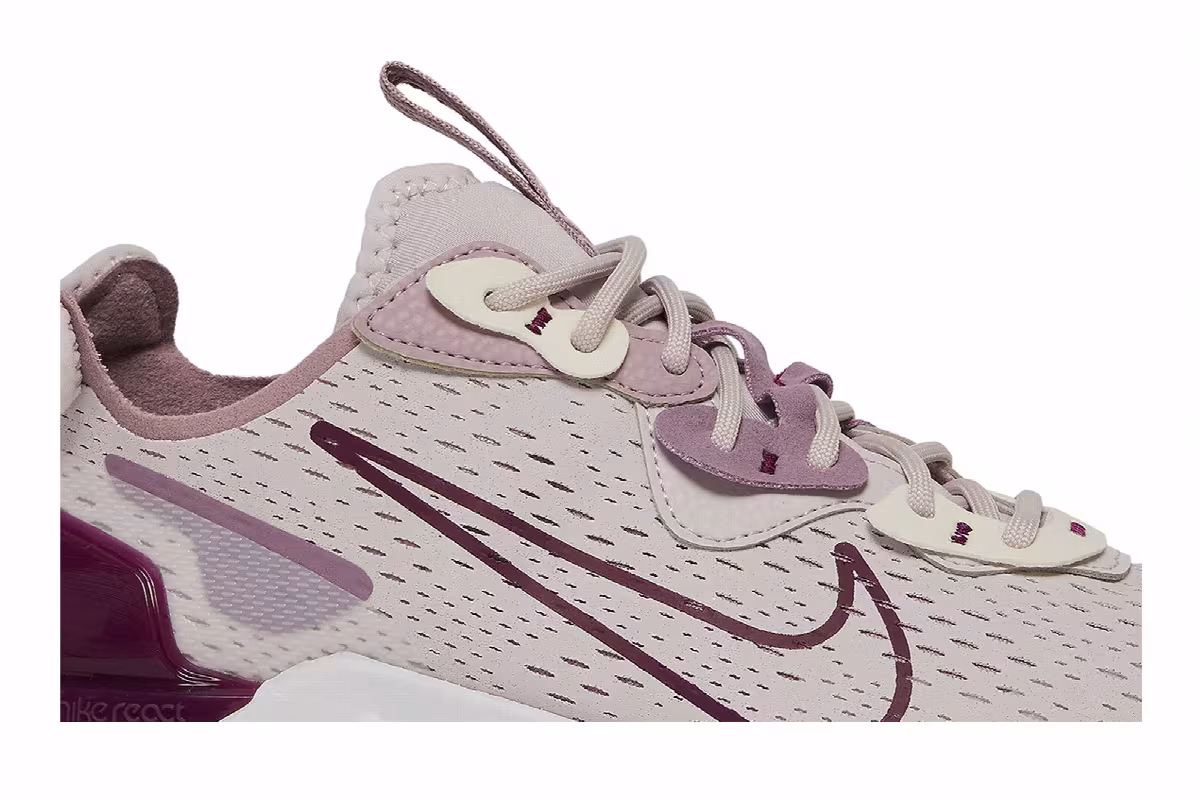 Nike Women's React Vision Venice, view 3