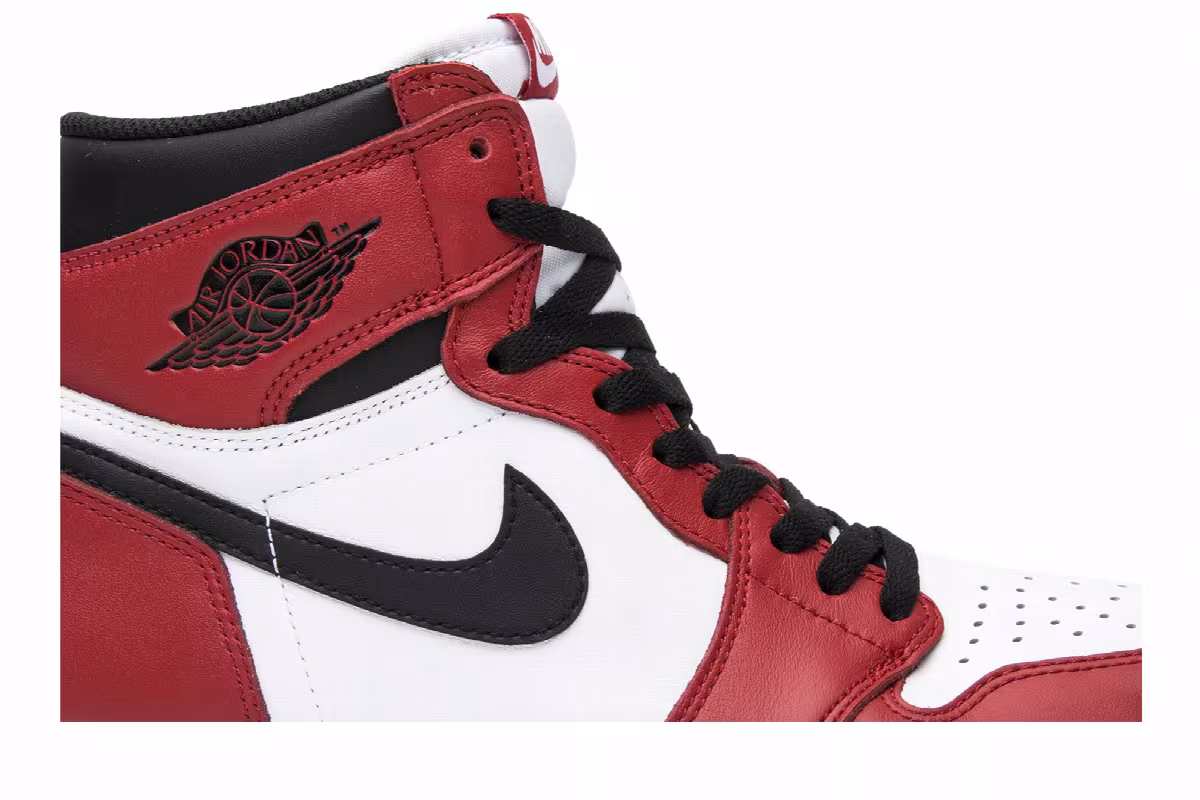 Air Jordan 1 High OG Chicago 2015, view 3