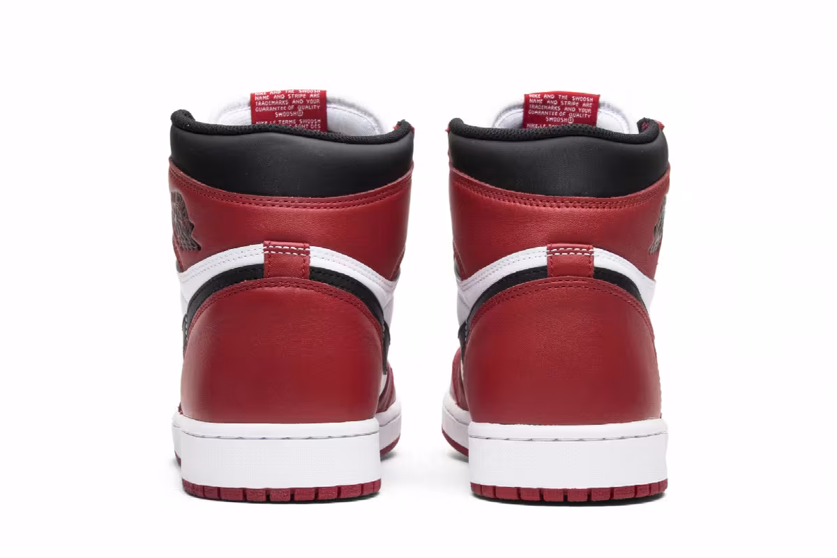 Air Jordan 1 High OG Chicago 2015, view 7