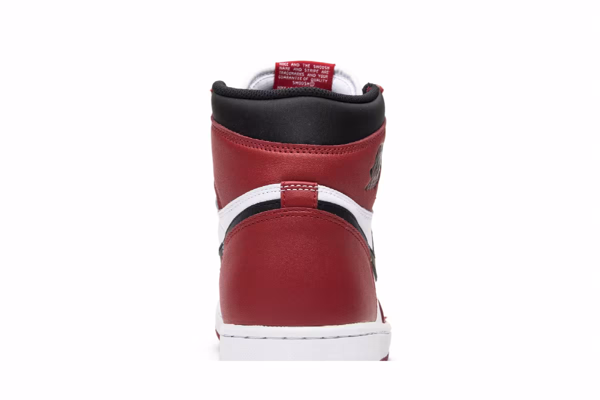 Air Jordan 1 High OG Chicago 2015, view 8