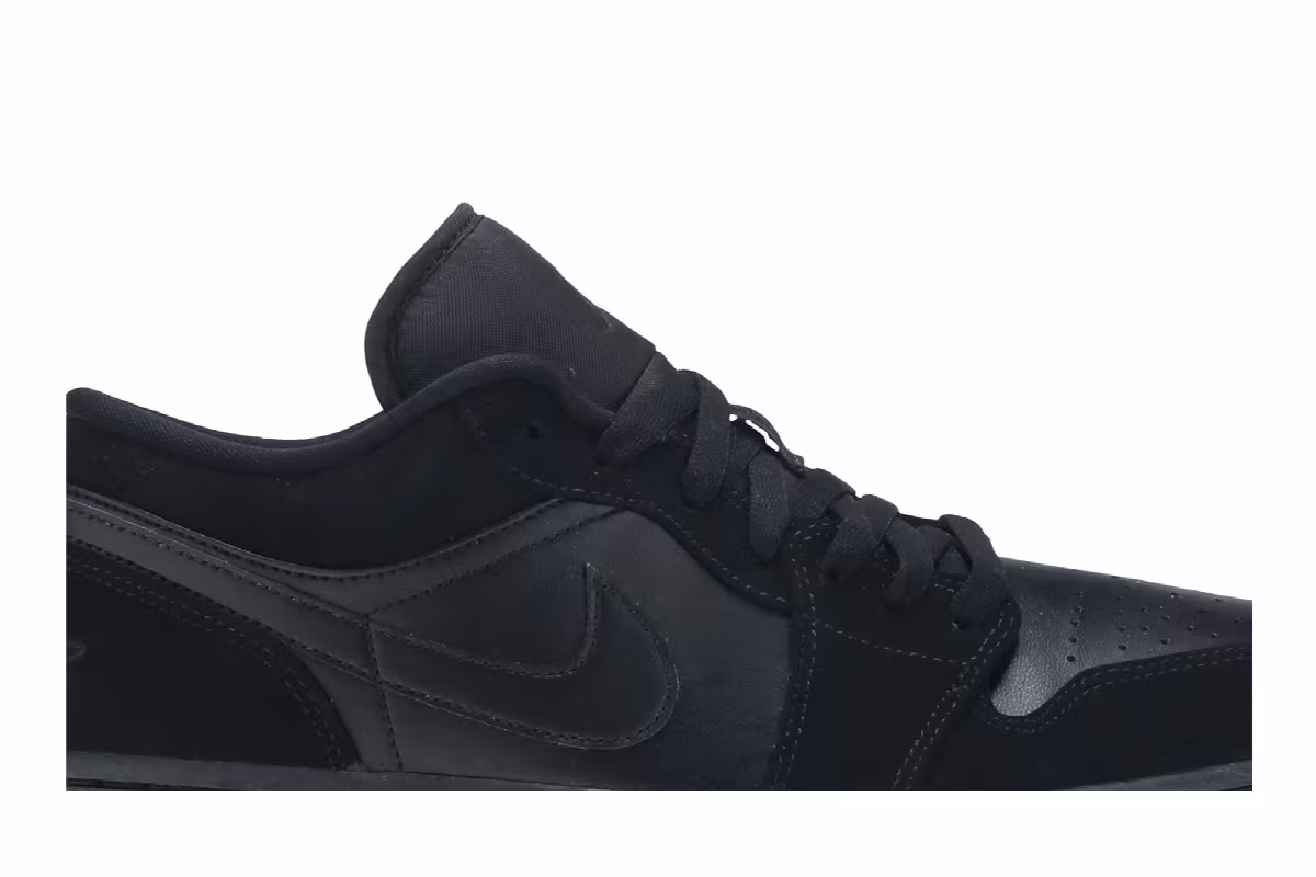 Air Jordan 1 Low Triple Black, view 3