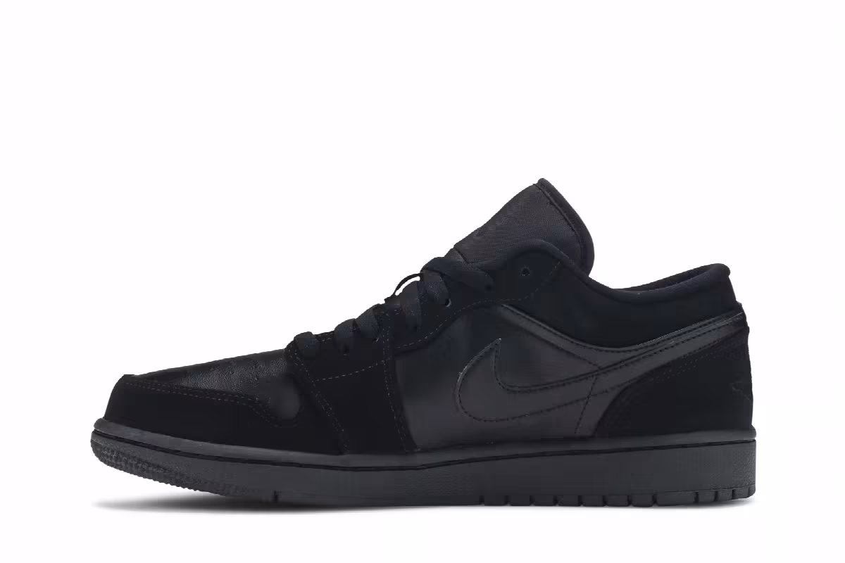 Air Jordan 1 Low Triple Black, view 4