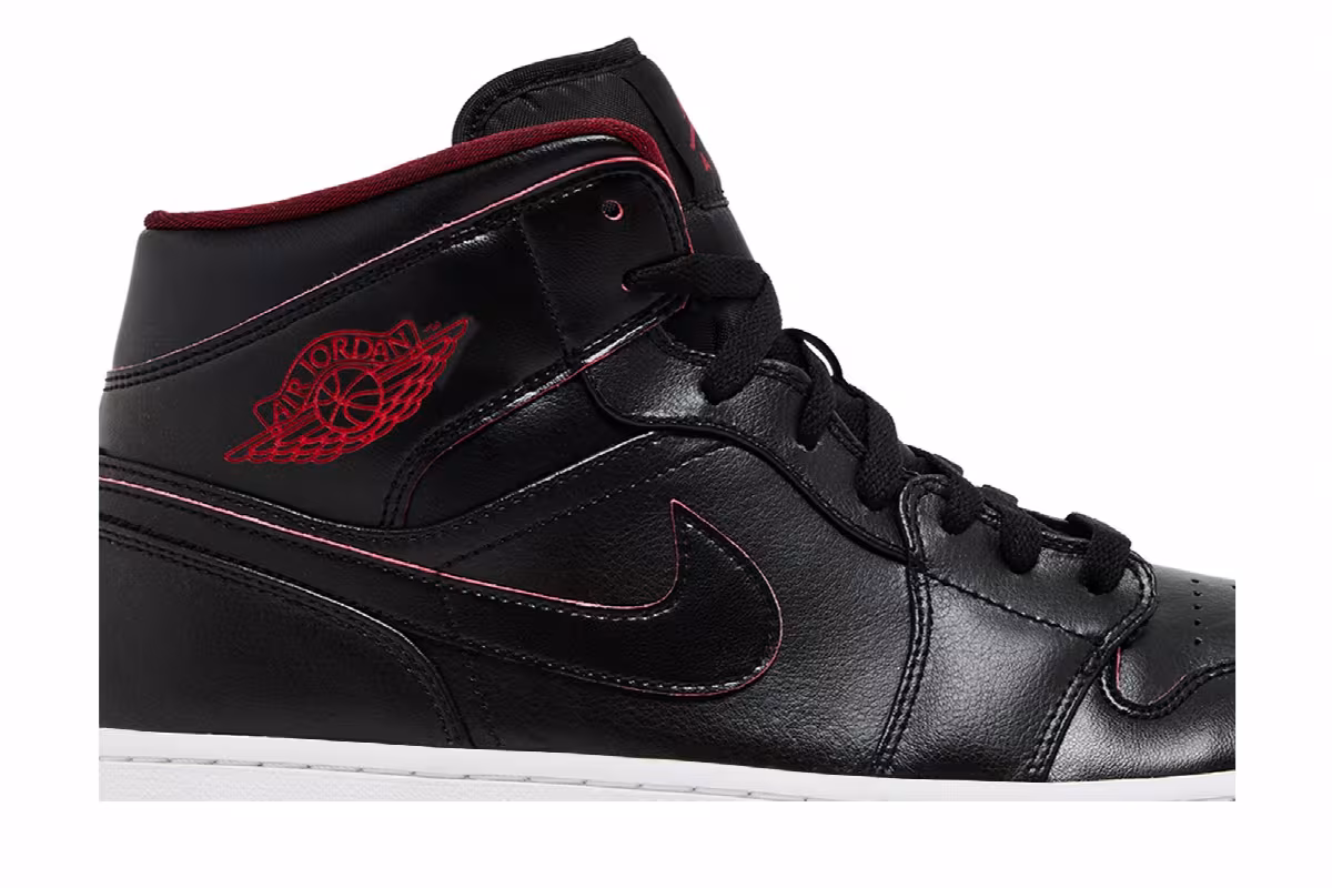 Air Jordan 1 Mid Black Red, view 3