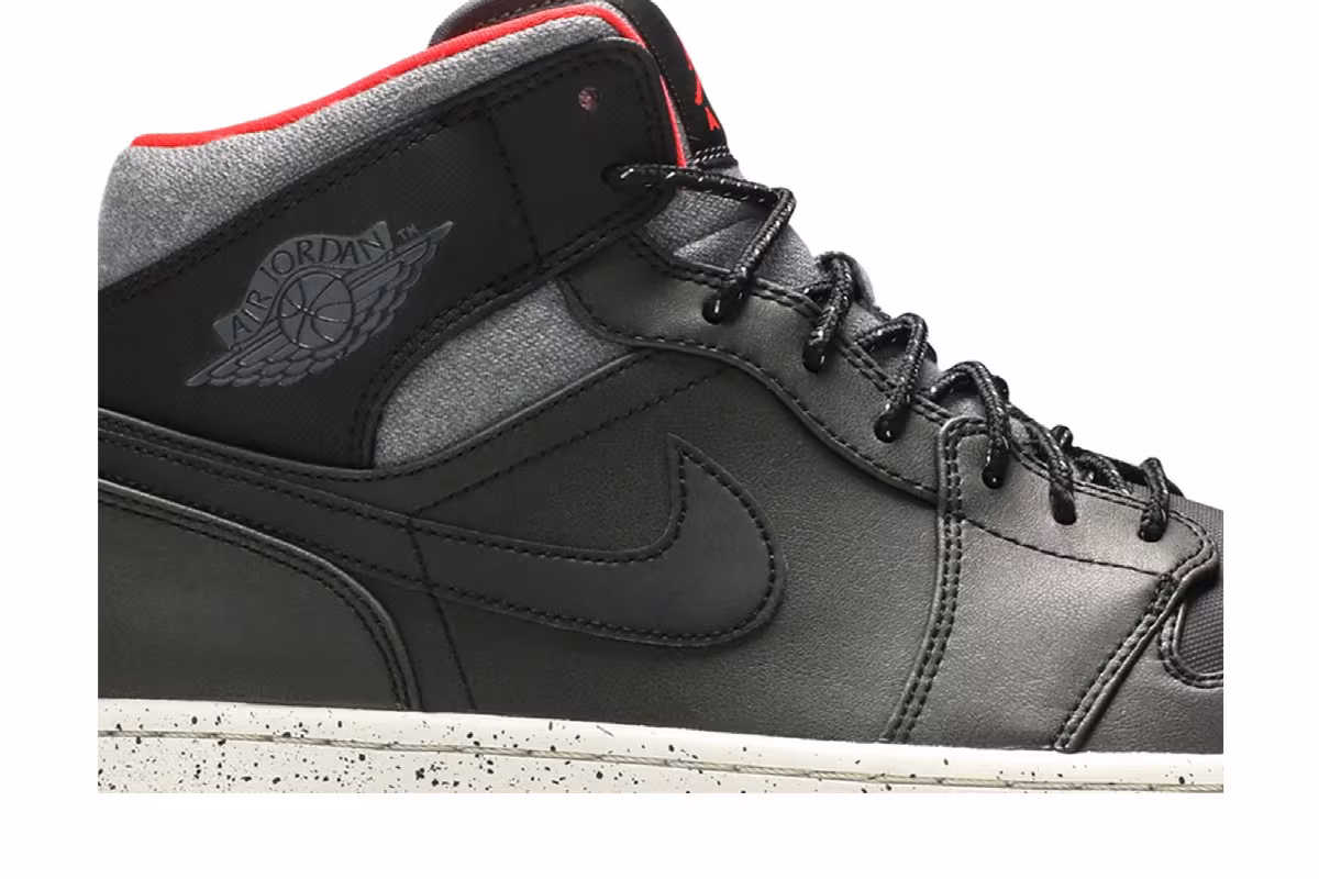 Air Jordan 1 Mid Holiday, view 3