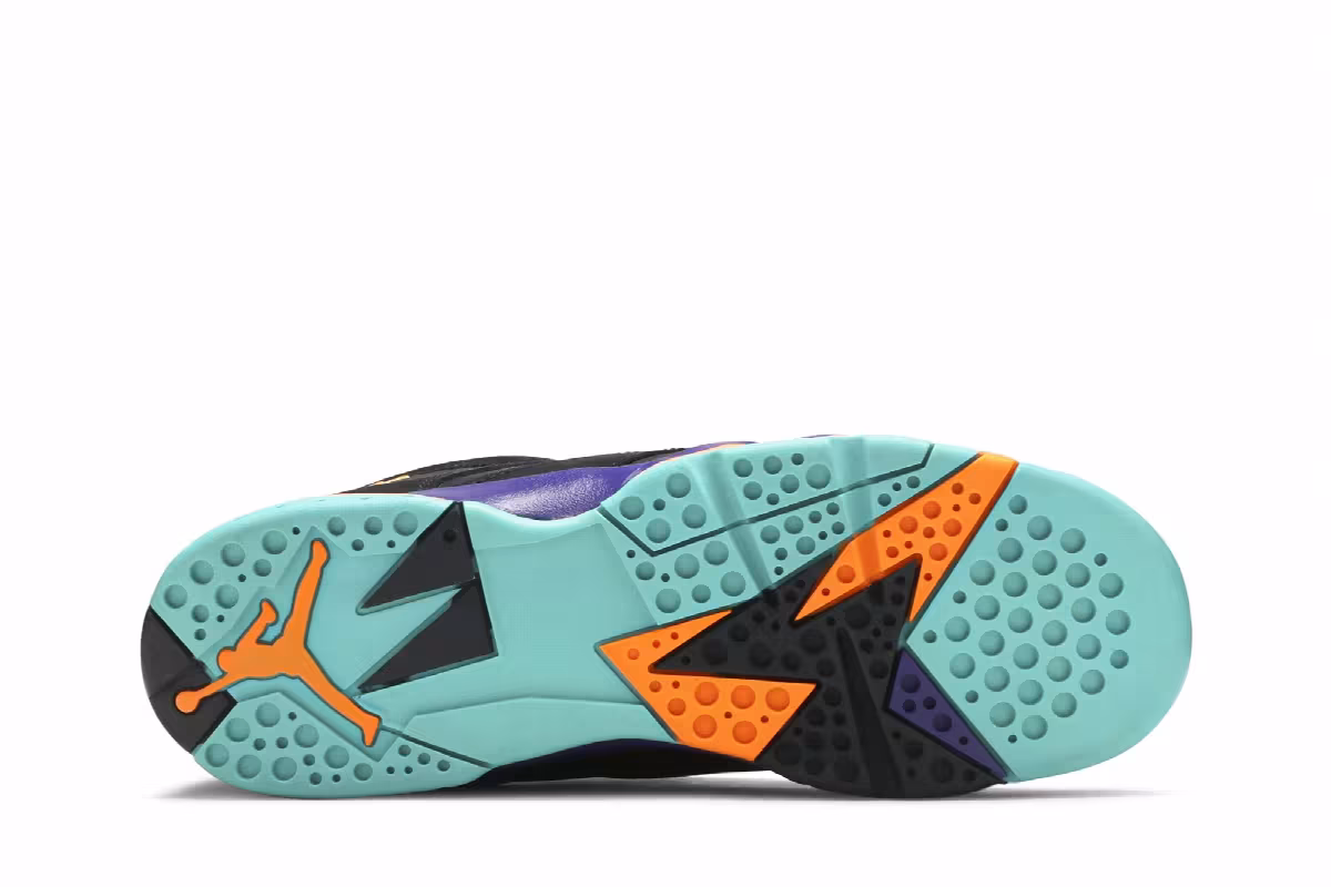 Air Jordan 7 GG Lola Bunny, view 5