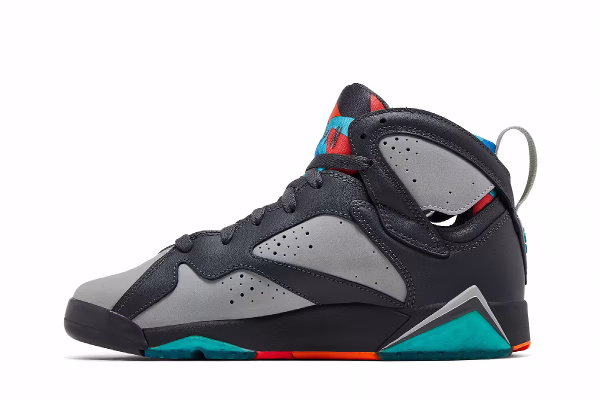 Air Jordan 7 GS Barcelona Days, view 4