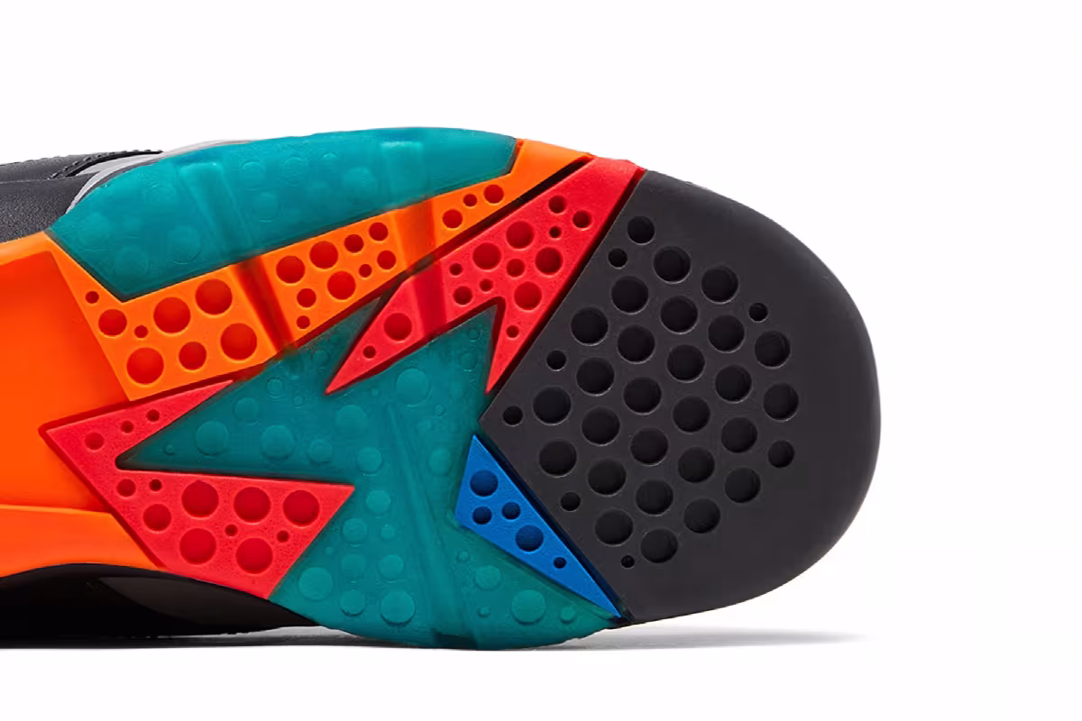 Air Jordan 7 GS Barcelona Days, view 6