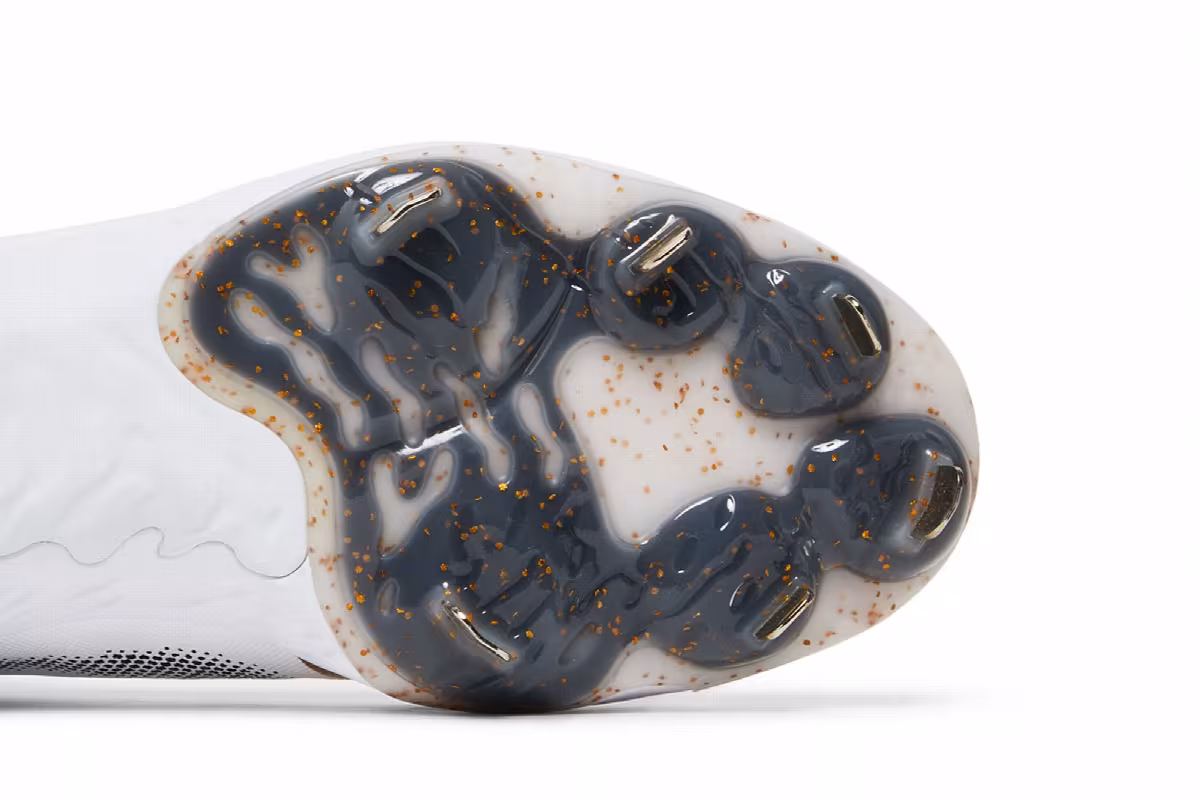 Nike Alpha Huarache Elite 3 Mid White Metallic Gold, view 6