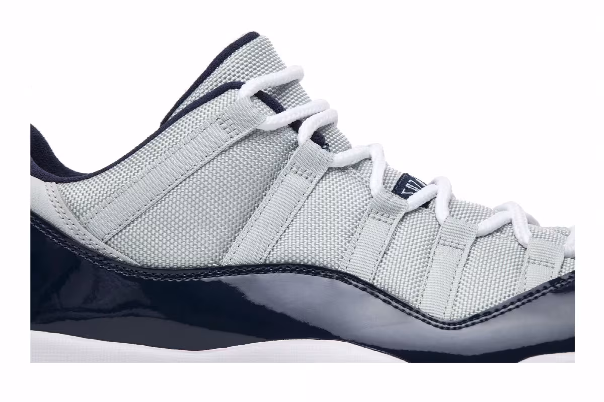 Air Jordan 11 Low Georgetown, view 3