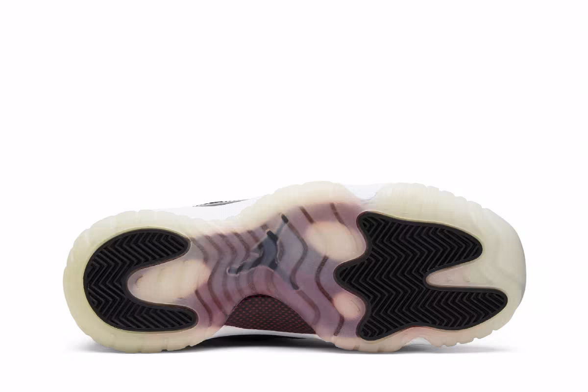 Air Jordan 11 GS 72-10, view 5