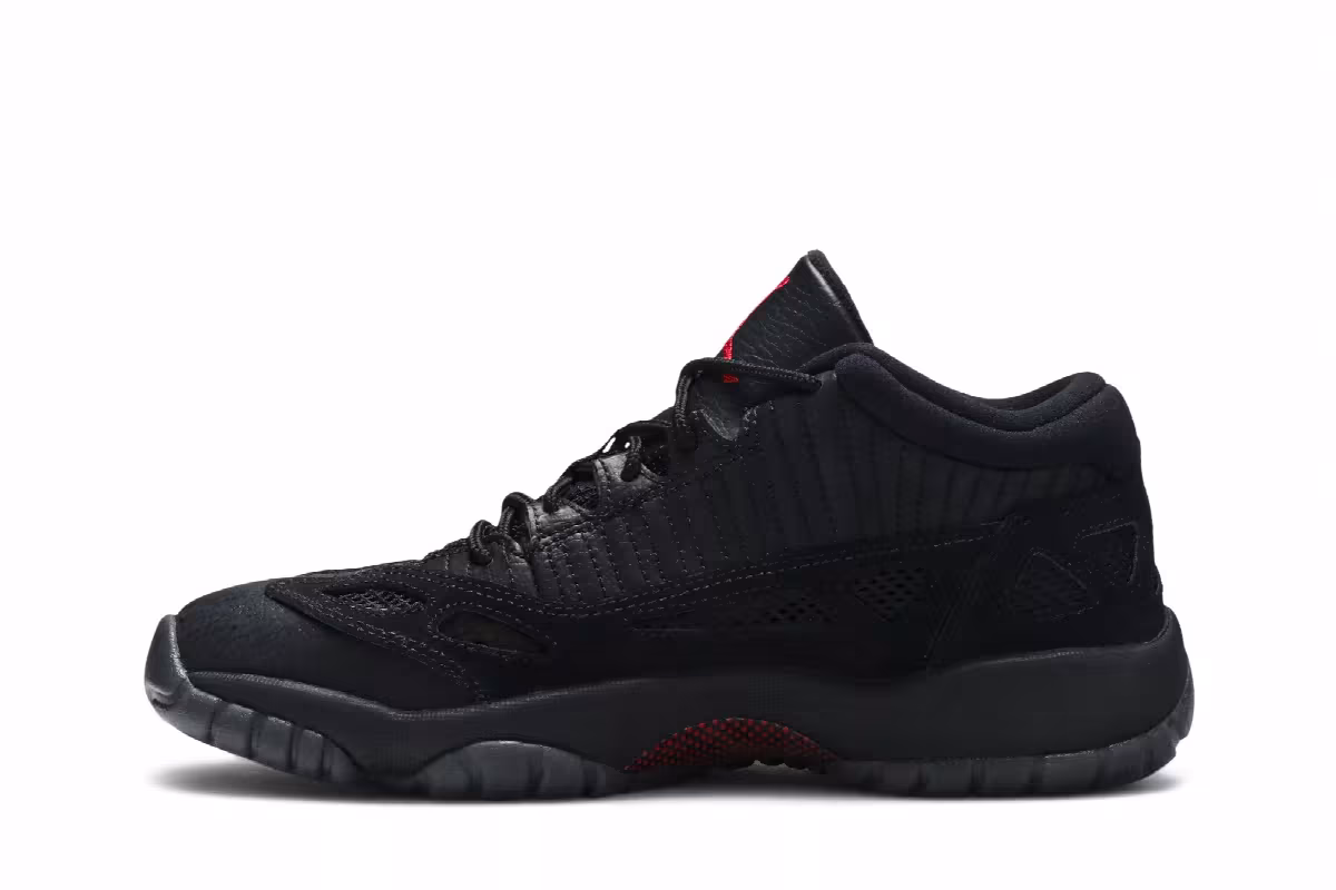 Air Jordan 11 Low IE GS Referee, view 4