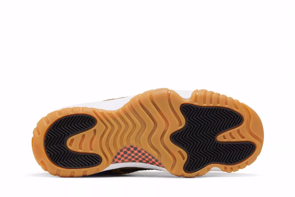 Air Jordan 11 IE Low Croc, view 5