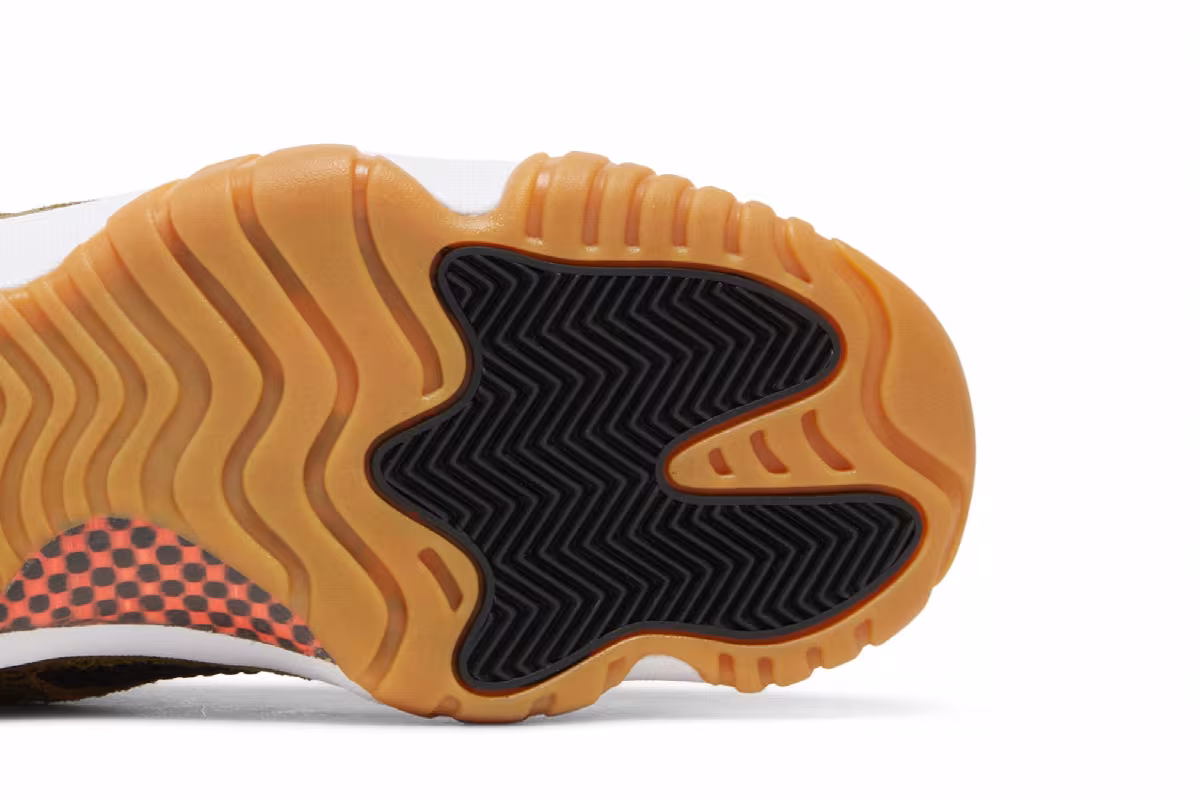 Air Jordan 11 IE Low Croc, view 6