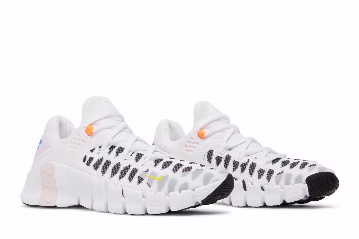 Nike Women's Metcon 4 Printed White Black, view 9
