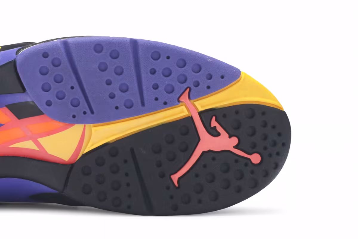 Air Jordan 8 Three-Peat, view 6