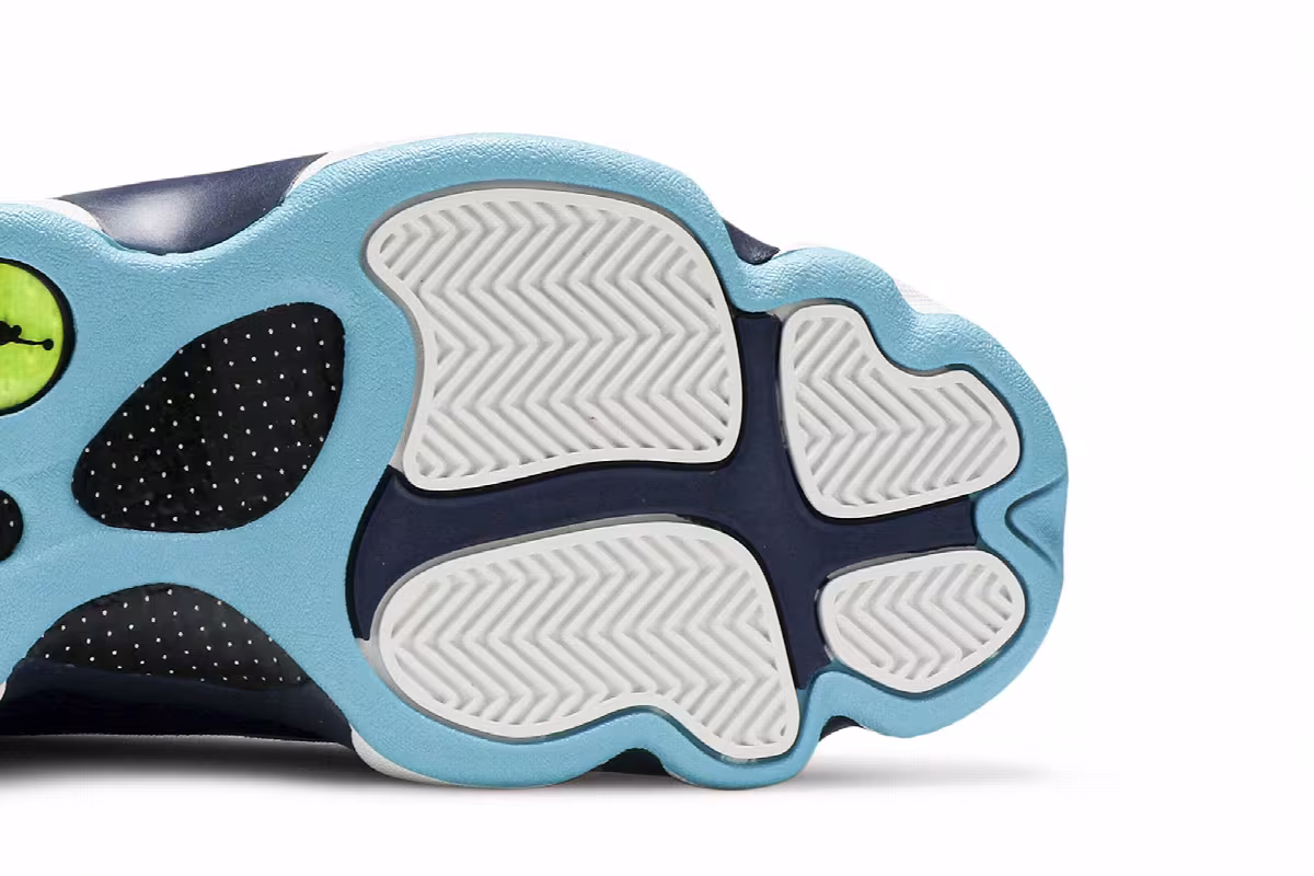 Air Jordan 13 Low Hornets, view 6