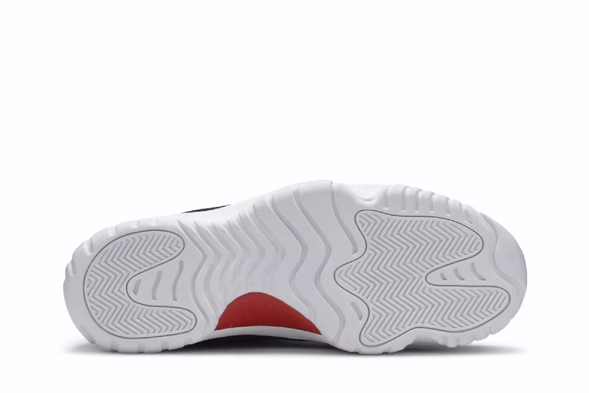Air Jordan Future Low Black Red, view 5