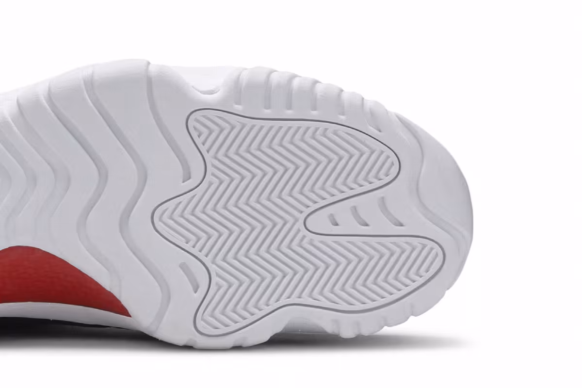 Air Jordan Future Low Black Red, view 6