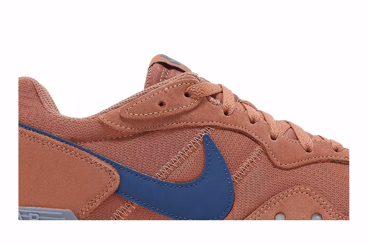 Nike Venture Runner Mineral Clay Mystic Navy, view 3