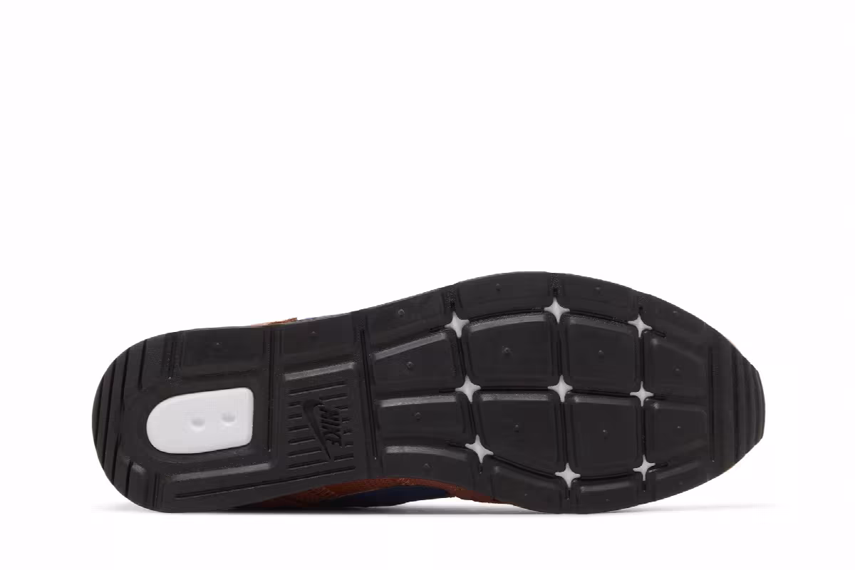 Nike Venture Runner Mineral Clay Mystic Navy, view 5