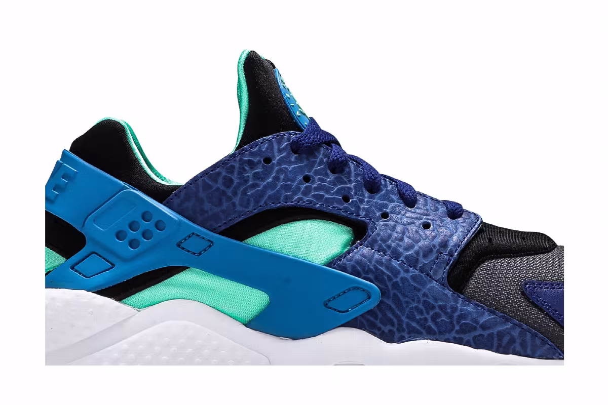 size? x Nike Air Huarache Deep Royal Blue, view 3