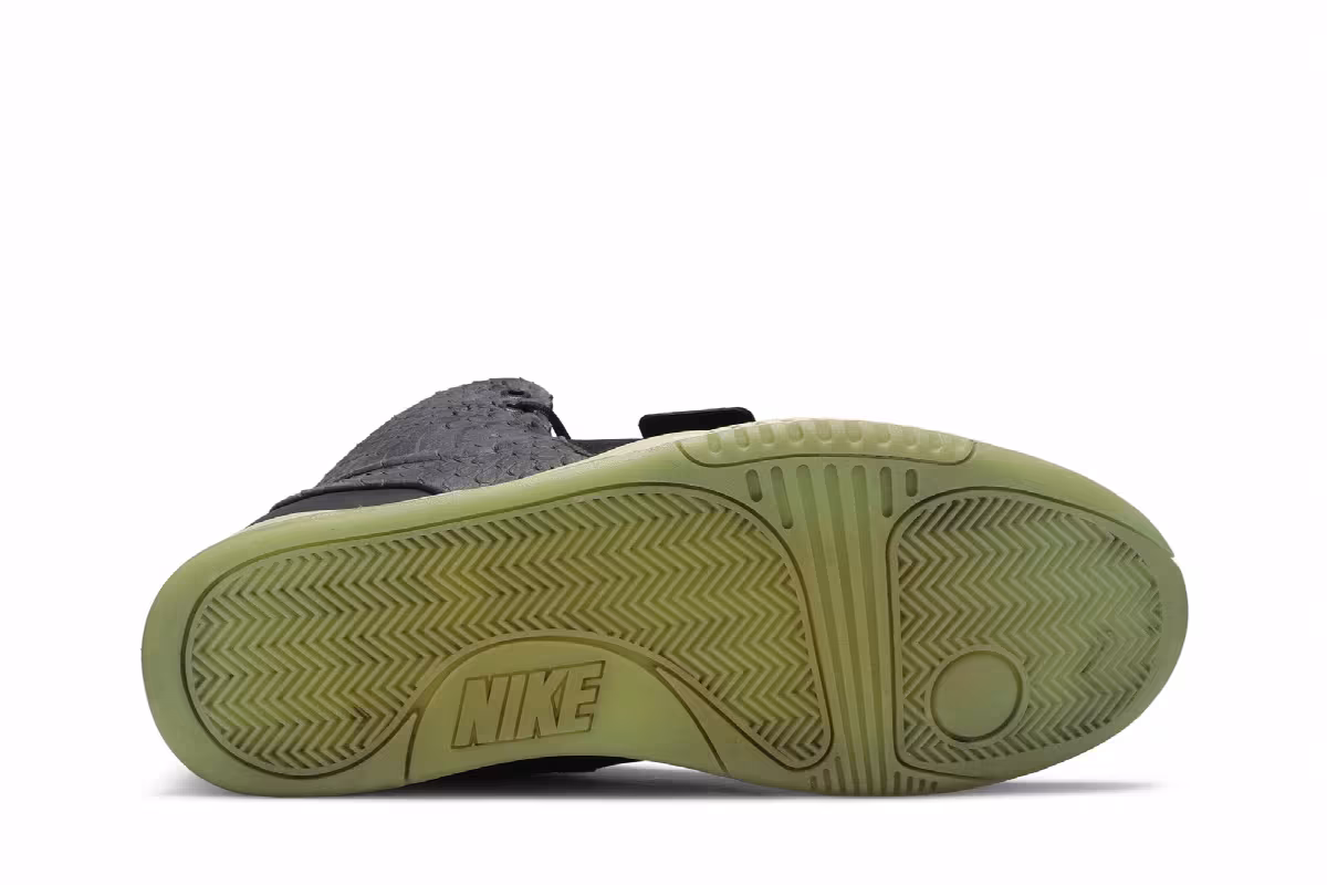 Nike Air Yeezy 2 My Beautiful Dark Twisted Fantasy, view 5