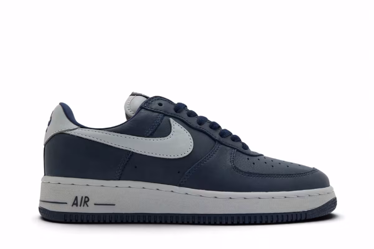 Nike Air Force 1 ’01 College Navy Light Smoke Grey, view 2
